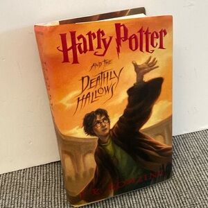 Harry Potter and the deathly hallows hardcover book Arthur Levine Scholastic